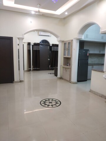 Room in 2 BHK Independent House at Gomti Nagar – for Rent