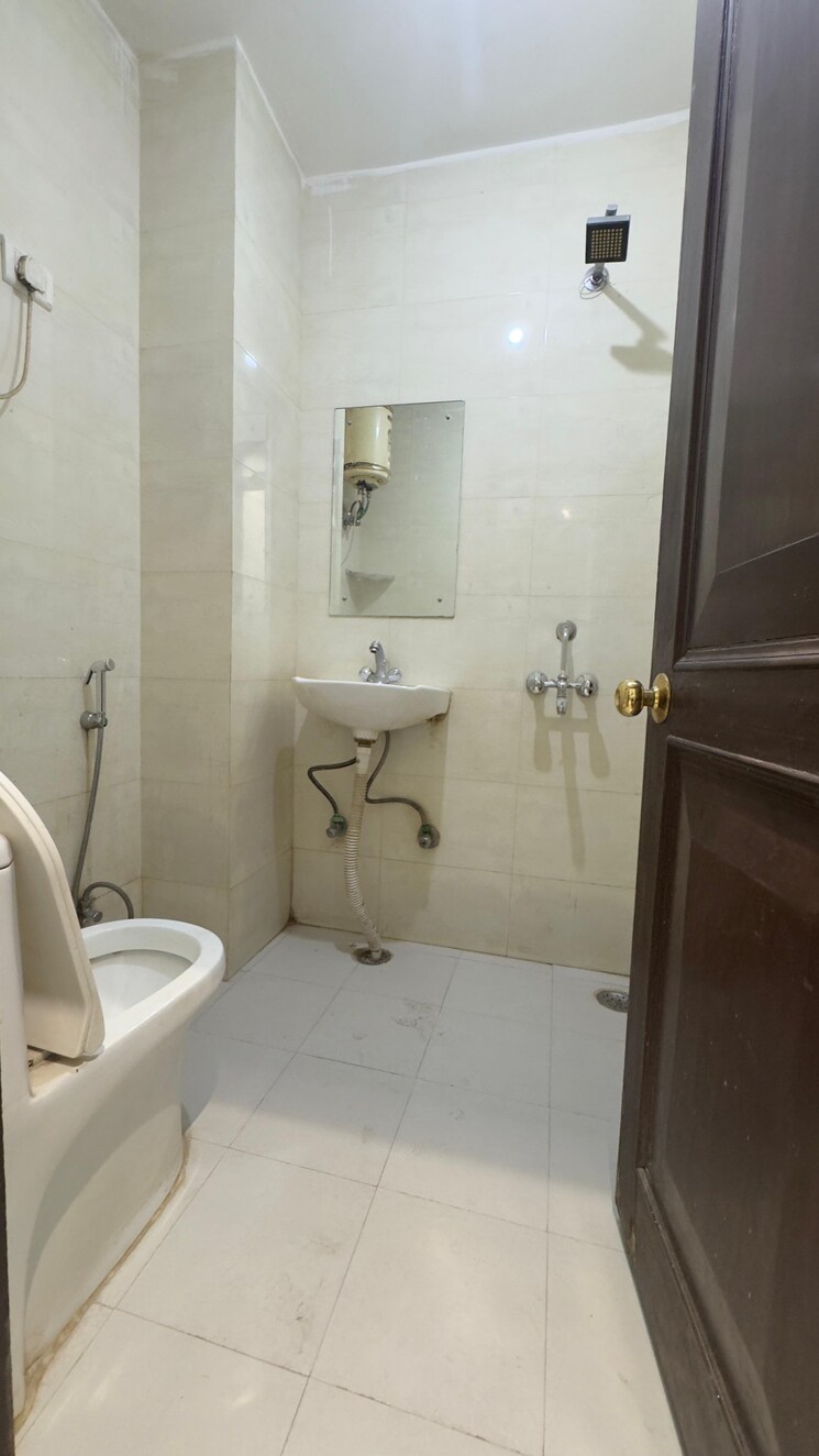 Bathroom, chattarpur 1 Bedroom 490 Sq.Ft. Builder Floor In Chattarpur Delhi 9191093