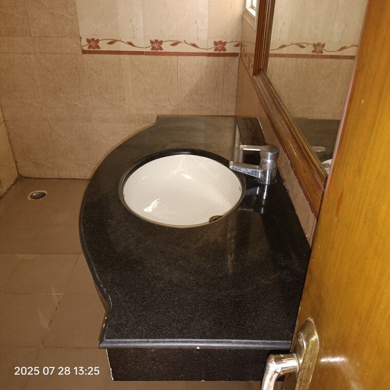 Bathroom, parsvnath-green-ville 3 Bedroom 1945 Sq.Ft. Apartment In Sector 48 Gurgaon 9191109