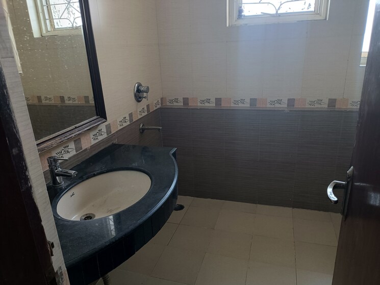 Bathroom, parsvnath-green-ville 3 Bedroom 1945 Sq.Ft. Apartment In Sector 48 Gurgaon 9191109