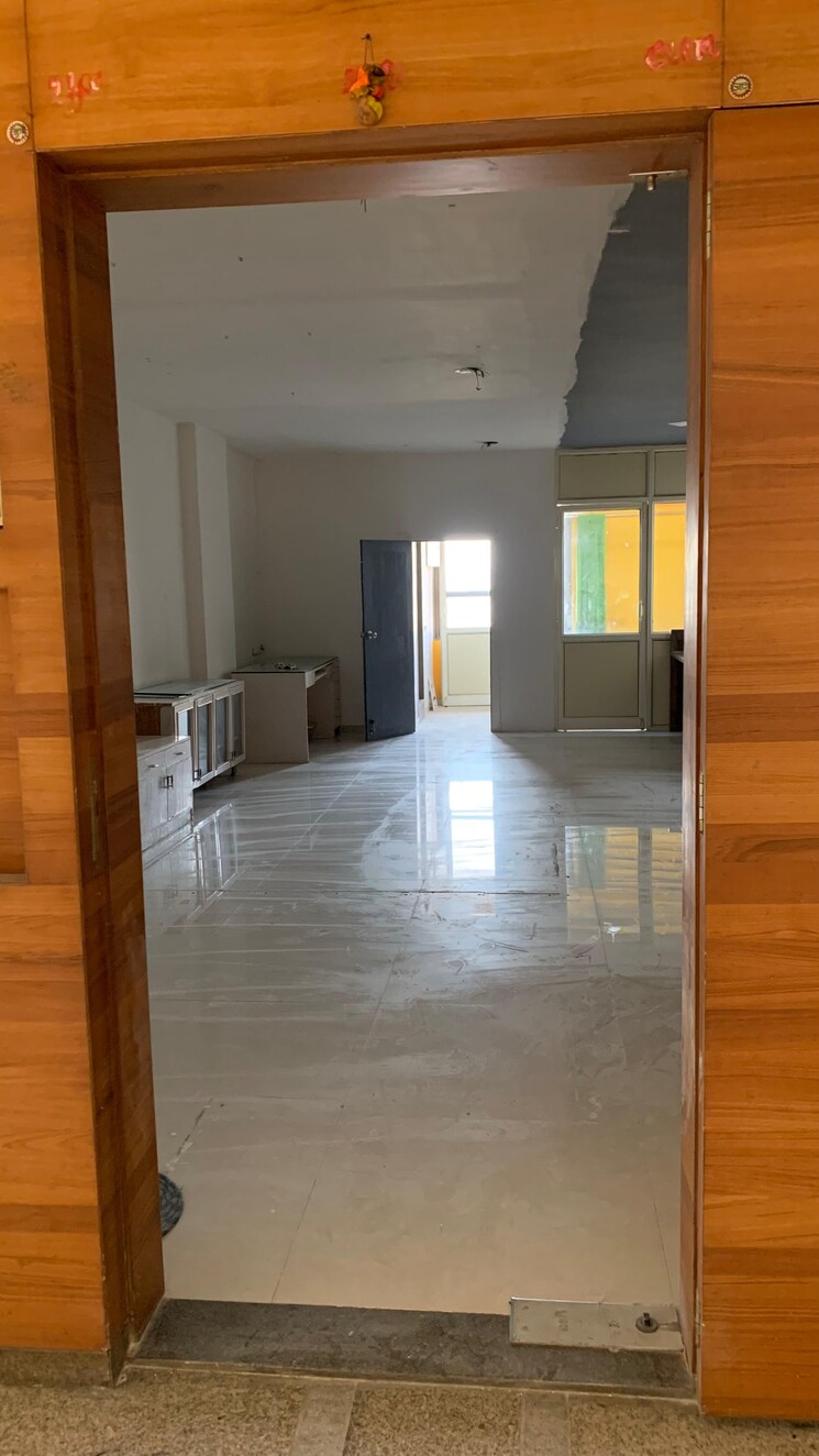 Room, iscon-emporio Commercial Office Space 945 Sq.Ft. In Jodhpur Ahmedabad 9191103