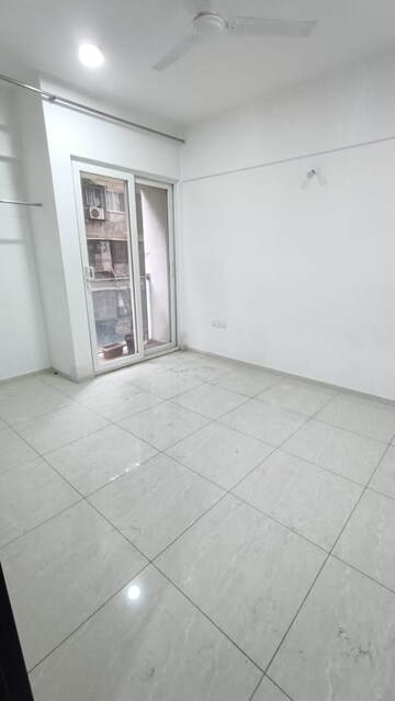 Room in 2 BHK Apartment at Mahindra Vivante, Andheri East – for Rent