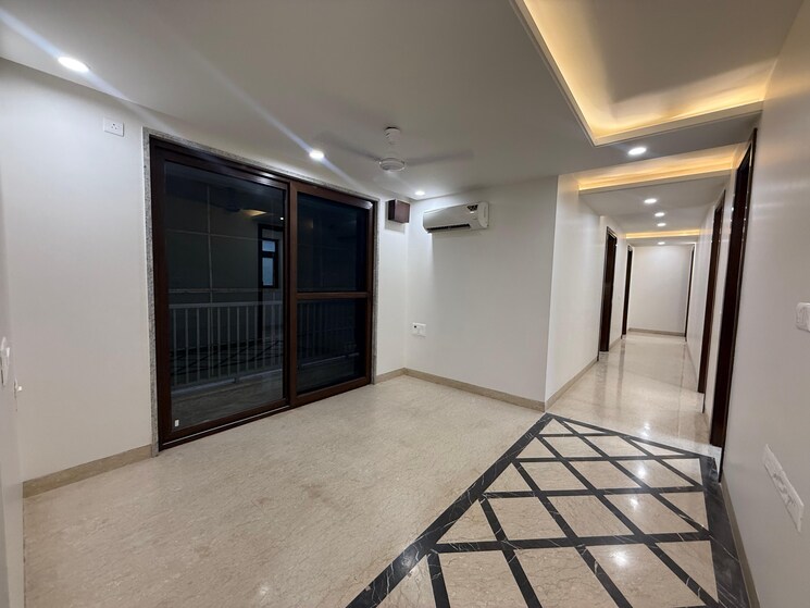 Room, greater kailash i 4 Bedroom 300 Sq.Ft. Builder Floor In Greater Kailash I Delhi 9191187