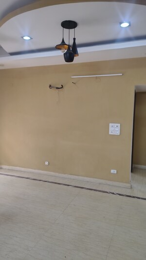 Room in 4 BHK Apartment at Sector 9 Wave City – for Sale