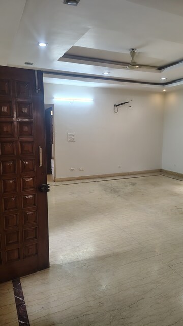 Furnished Amenities in 4 BHK Apartment at Sector 9 Wave City – for Sale