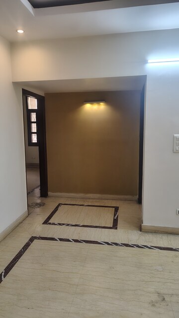 Room in 4 BHK Apartment at Sector 9 Wave City – for Sale