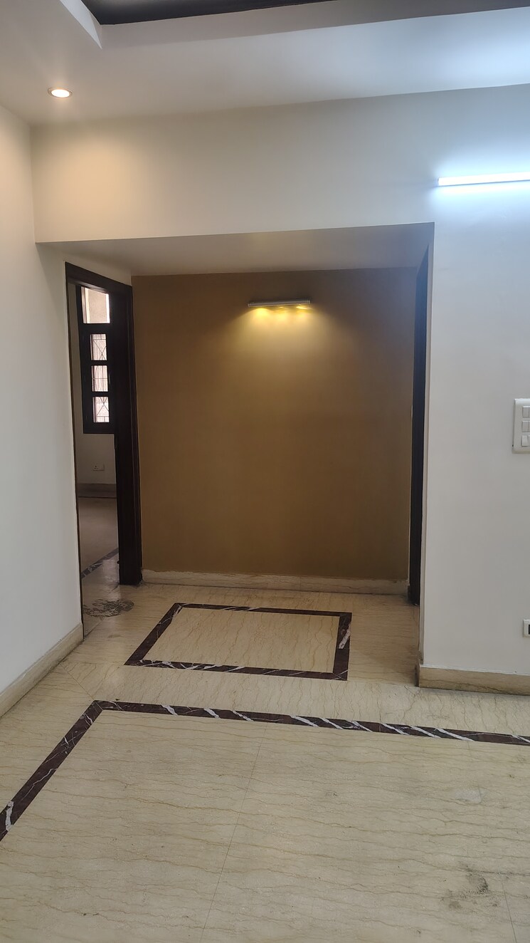 Room, sector 9 wave city 4 Bedroom 2250 Sq.Ft. Apartment In Sector 9 Wave City Ghaziabad 9191277