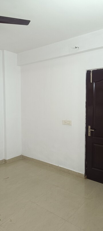 Room in 3 BHK Apartment at Eldeco Mystic Greens, Omicron I Greater Noida – for Sale