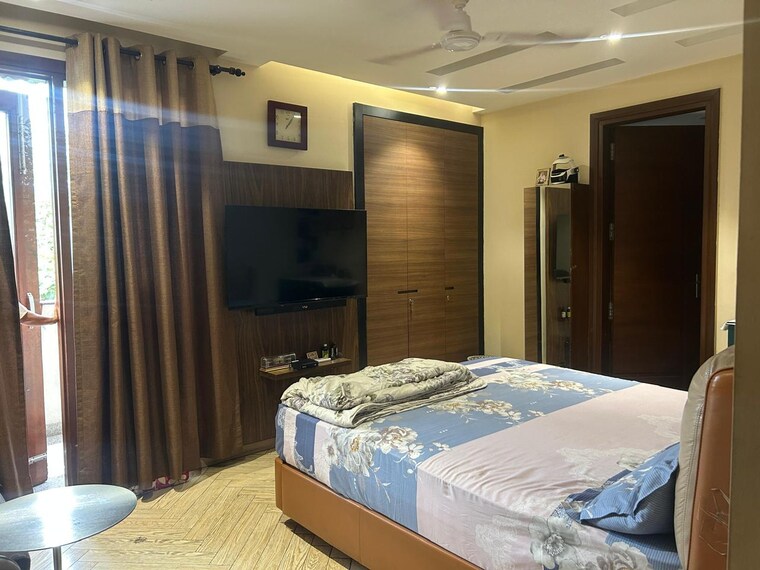 Bedroom, hauz khas 3 Bedroom 240 Sq.Yd. Builder Floor In Hauz Khas Delhi 9191259