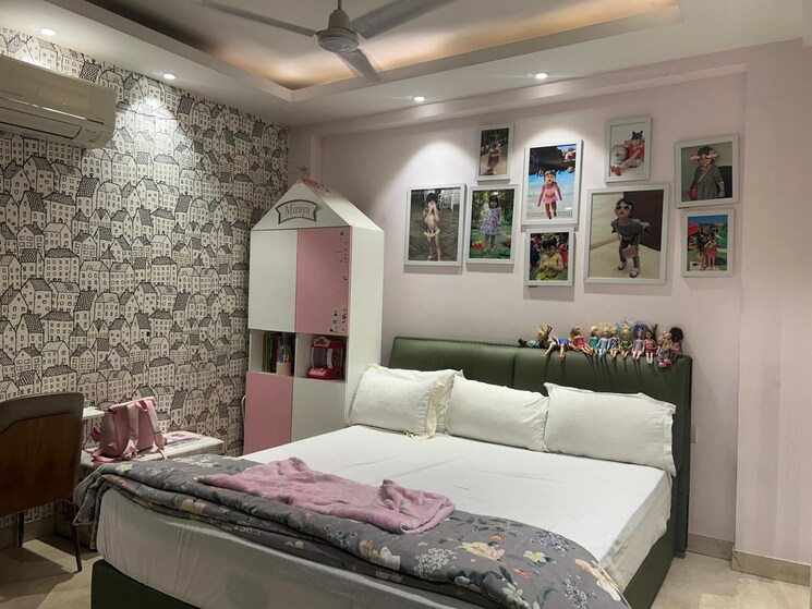Bedroom, hauz khas 3 Bedroom 240 Sq.Yd. Builder Floor In Hauz Khas Delhi 9191259