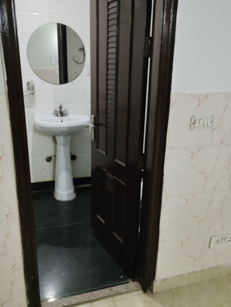 Bathroom, mulund west 2 Bedroom 525 Sq.Ft. Apartment In Mulund West Mumbai 9191214
