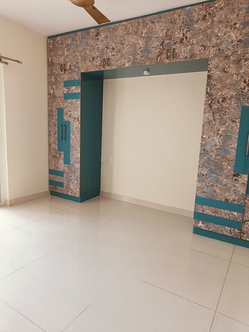 Room in 2 BHK Apartment at Corporate Sunrise, Gunjur Palya – for Rent