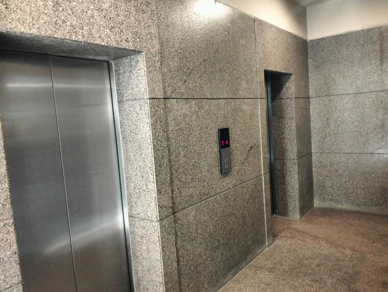 undefined, sector 4 Commercial Office Space 2100 Sq.Ft. In Sector 4 Noida 9191269