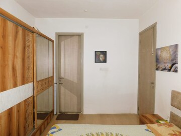 Room in 2 BHK Apartment at Dudhawala Proxima Residences, Andheri East – for Rent