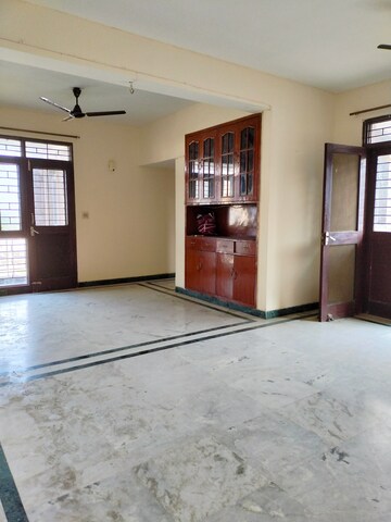 Room in 3.5 BHK Apartment at AEZ Aloha, Sector 57 – for Rent