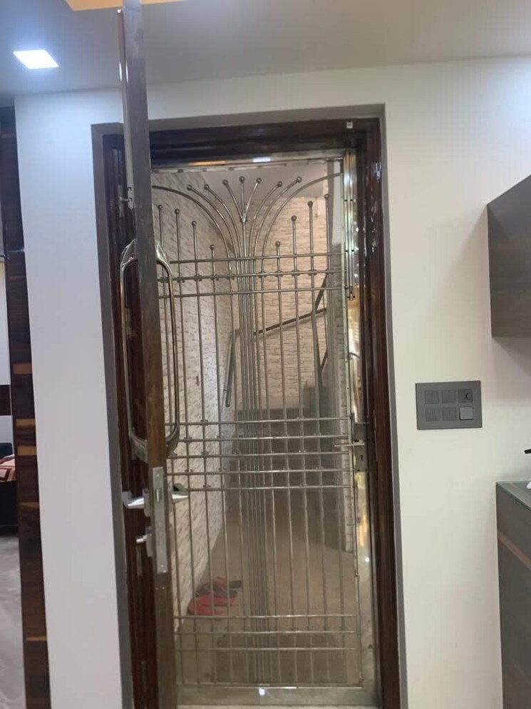 Entrance, saket 2 Bedroom 120 Sq.Yd. Builder Floor In Saket Delhi 9191446