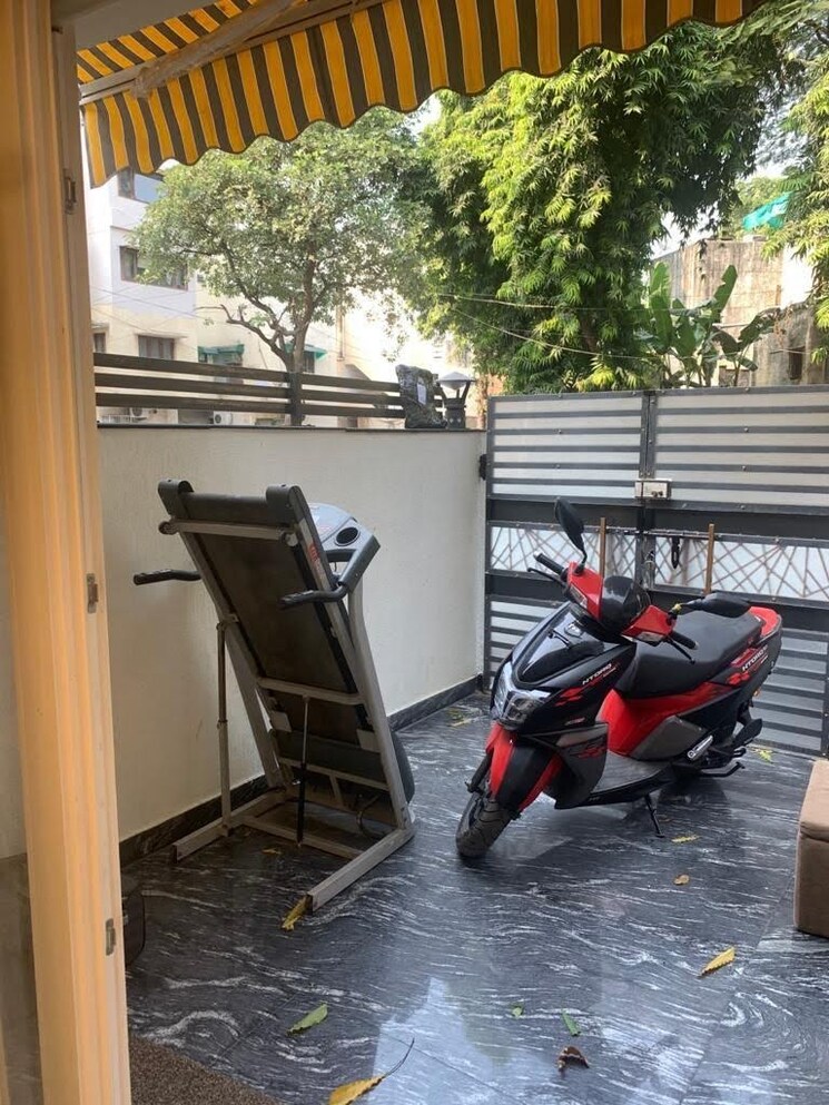  Parking, saket 2 Bedroom 120 Sq.Yd. Builder Floor In Saket Delhi 9191446