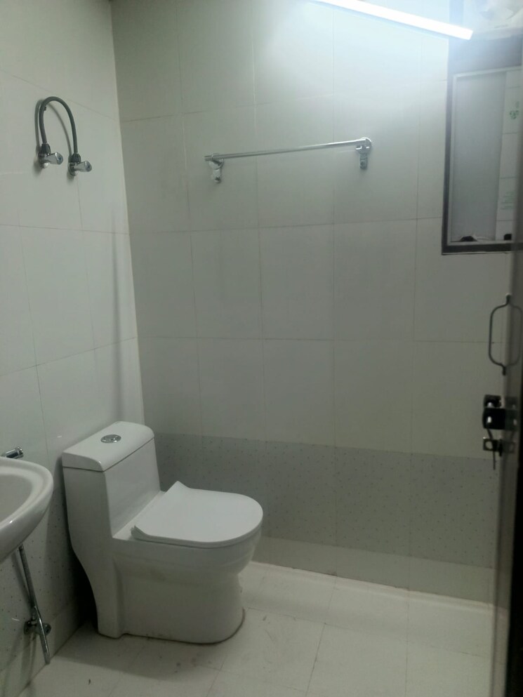 Bathroom, sector 49 2 Bedroom 750 Sq.Ft. Apartment In Sector 49 Noida 9191441