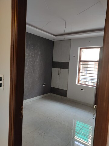 Bedroom in 3 BHK Builder Floor at Rps Palms, Sector 88 – for Sale