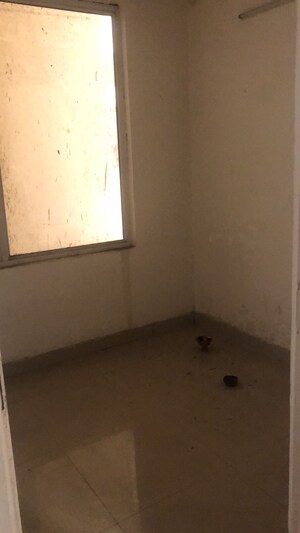 Room in 2.5 BHK Apartment at Nirala Aspire, Sector 16 Greater Noida – for Sale