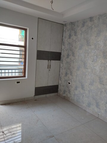 Bedroom in 3 BHK Builder Floor at Rps Palms, Sector 88 – for Sale