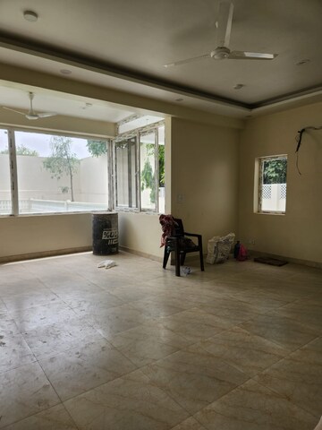 Room in 4 BHK Builder Floor at Sainik Farm – for Rent