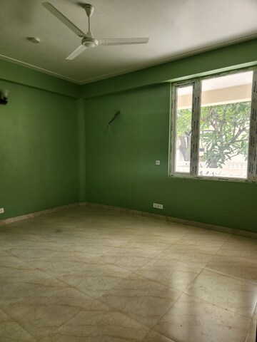 Room in 4 BHK Builder Floor at Sainik Farm – for Rent