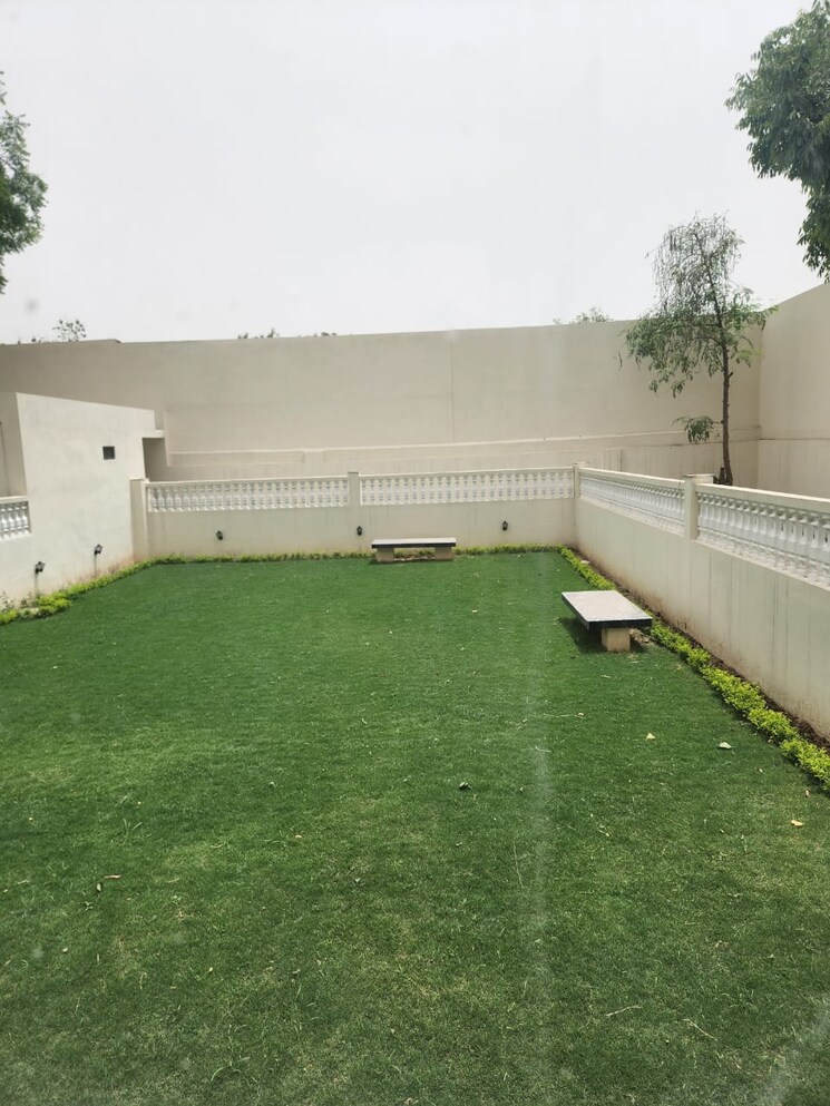 Balcony, sainik farm 4 Bedroom 1250 Sq.Yd. Builder Floor In Sainik Farm Delhi 9191524