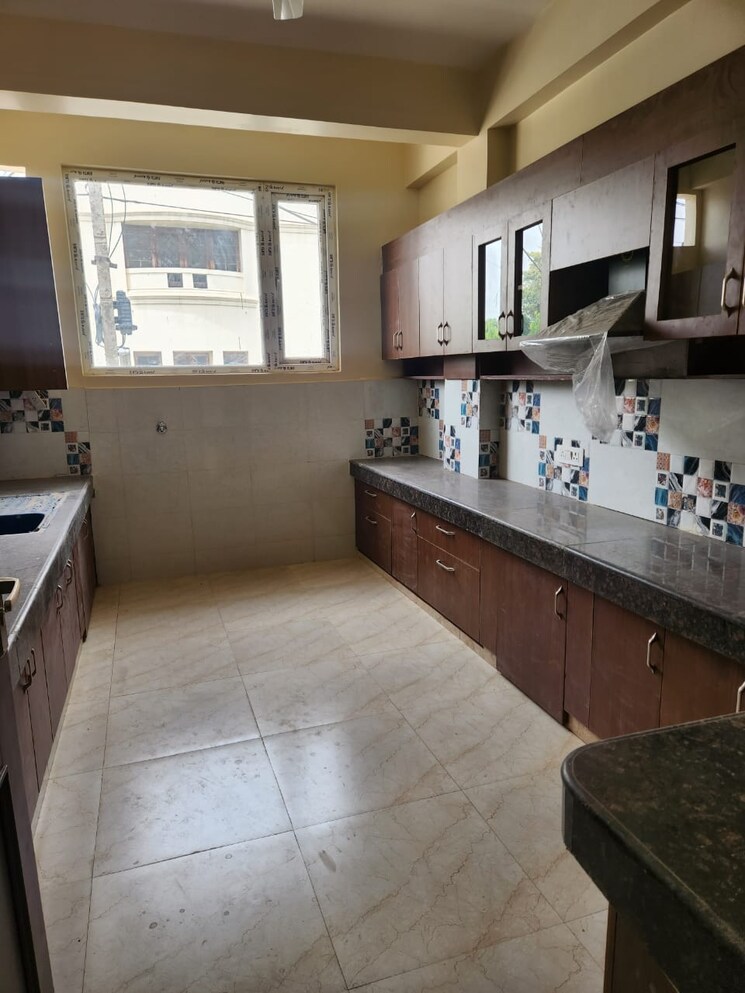 Kitchen, sainik farm 4 Bedroom 1250 Sq.Yd. Builder Floor In Sainik Farm Delhi 9191524