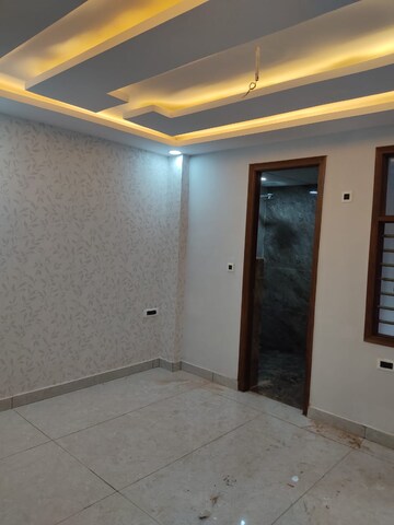 Living Room in 3 BHK Builder Floor at Rps Palms, Sector 88 – for Sale