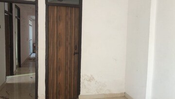 Room in 4 BHK Apartment at Kbnows Apartment, Sector 16 Greater Noida – for Rent