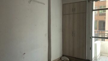 Room in 4 BHK Apartment at Kbnows Apartment, Sector 16 Greater Noida – for Rent