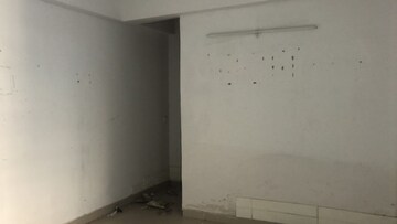 Room in 4 BHK Apartment at Kbnows Apartment, Sector 16 Greater Noida – for Rent