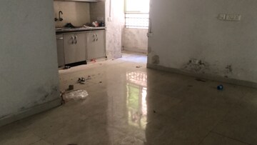 Room in 4 BHK Apartment at Kbnows Apartment, Sector 16 Greater Noida – for Rent