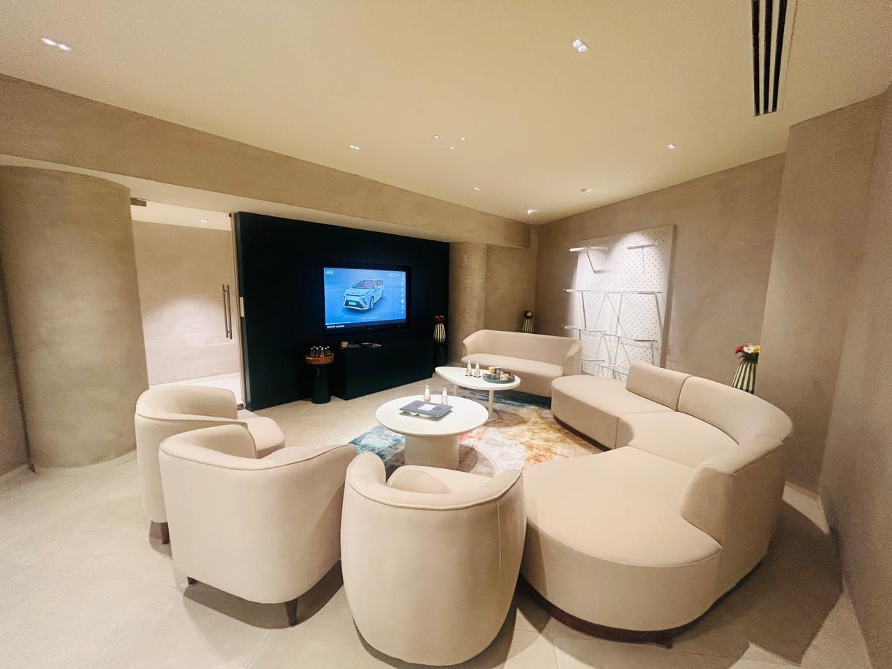 Showroom For Sale in Worli Naka, Mumbai