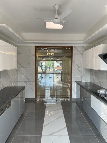 Kitchen in 3.5 BHK Apartment at Smart World Orchard, Sector 61 – for Rent