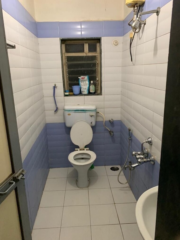 Bathroom, awesome-heights 3 Bedroom 1150 Sq.Ft. Apartment In Andheri East Mumbai 9191626