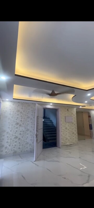 Furnished Amenities in 4 BHK Builder Floor at BPTP District Phase 2, Sector 84 – for Rent