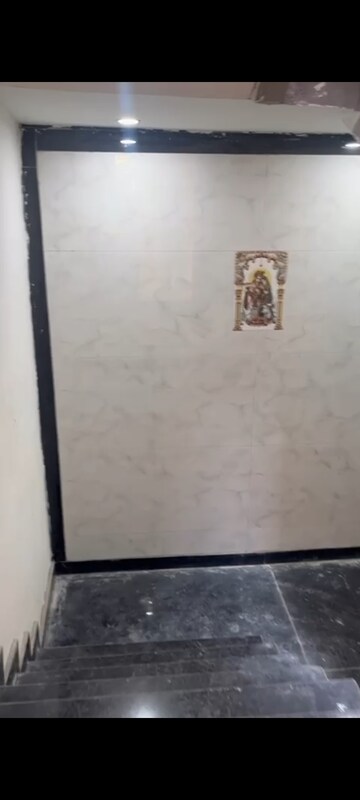 Room in 4 BHK Builder Floor at BPTP District Phase 2, Sector 84 – for Rent