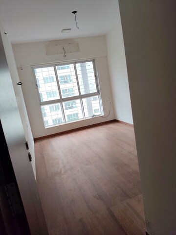 Room in 2.5 BHK Apartment at Sumit Garden Grove, Borivali West – for Rent