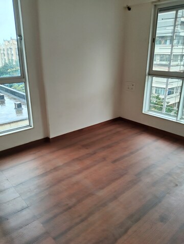 Room in 2.5 BHK Apartment at Sumit Garden Grove, Borivali West – for Rent