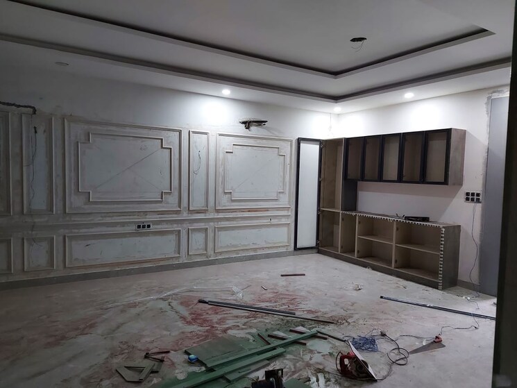 Room, parklands 4 Bedroom 250 Sq.Yd. Builder Floor In Sector 85 Faridabad 9191578