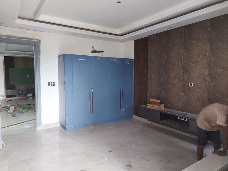 Room, parklands 4 Bedroom 250 Sq.Yd. Builder Floor In Sector 85 Faridabad 9191578
