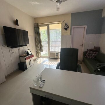 2 BHK Apartment For Rent in Klj Platinum Floors, Sector 77