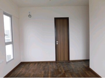 Room in 2 BHK Apartment at Piramal Vaikunth, Balkum Pada – for Sale