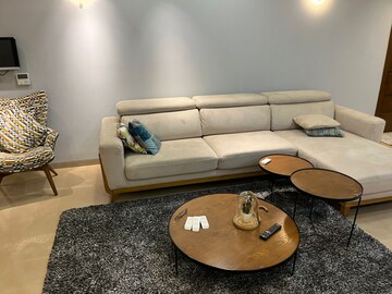 Living Room in 4 BHK Builder Floor at Dlf Phase ii – for Sale