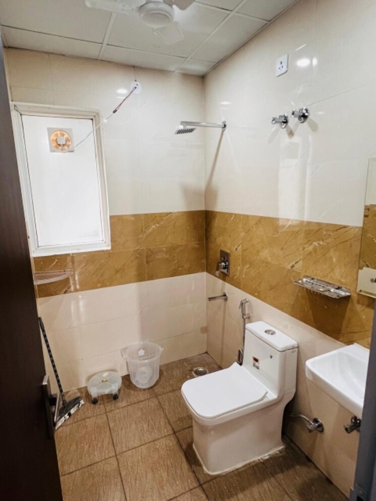 Bathroom, sector 48 Studio 300 Sq.Ft. Builder Floor In Sector 48 Gurgaon 9191761