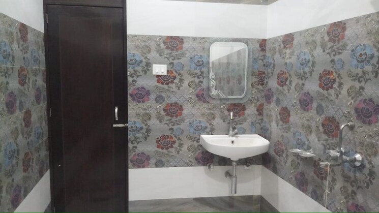 Bathroom, kandawa 3 Bedroom 1500 Sq.Ft. Apartment In Kandawa Varanasi 9191753
