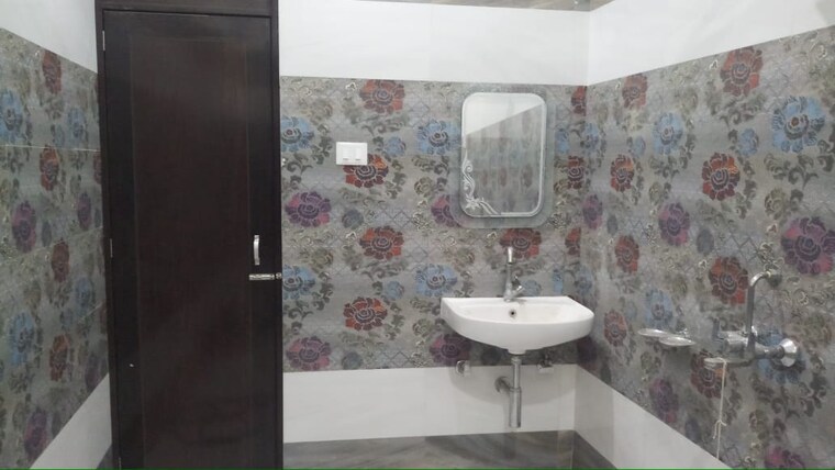 Bathroom, kandawa 3 Bedroom 1500 Sq.Ft. Apartment In Kandawa Varanasi 9191753