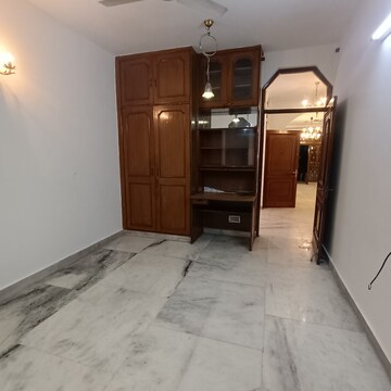Room in 3.5 BHK Builder Floor at Nehru Enclave – for Rent